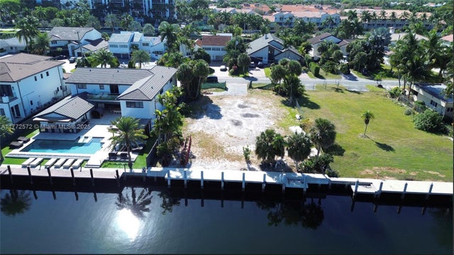 3 of 25 - 460 Holiday Dr, Hallandale Beach, FL