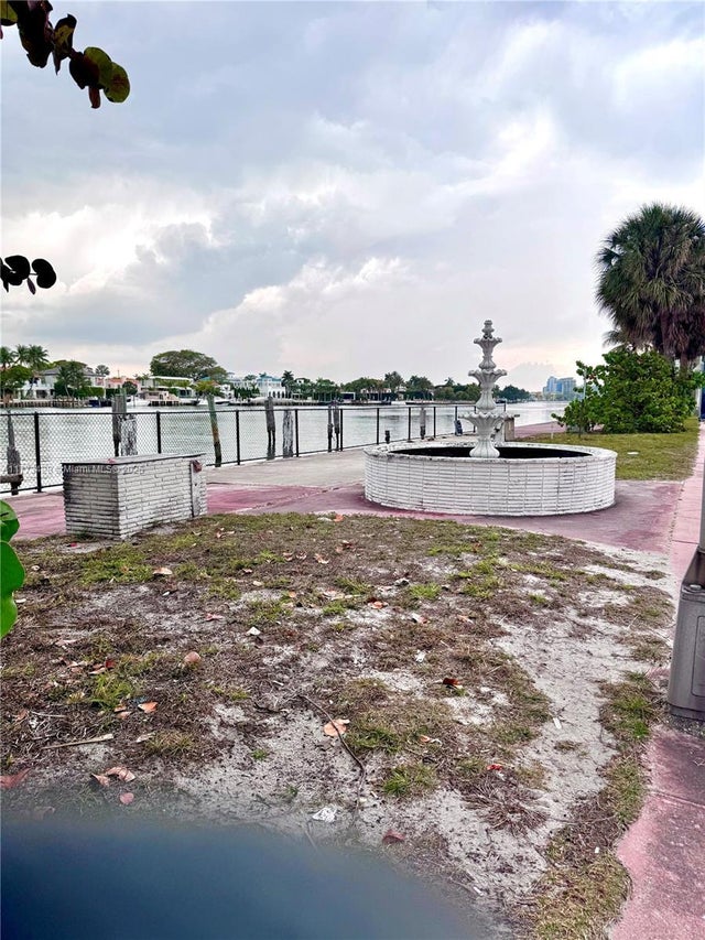 1 of 3 - 5255 Collins Ave Boat Slip E, Miami Beach, FL