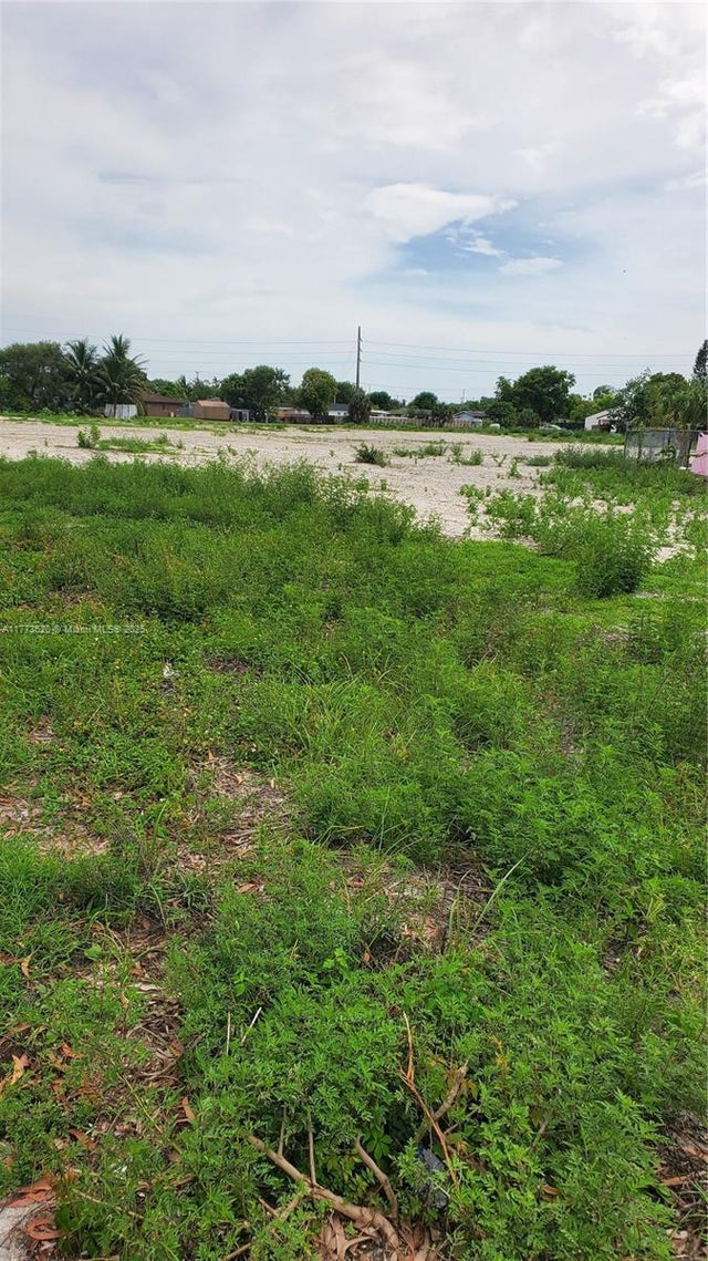 5 of 13 - Xxxx Nw 39th Crt, Miami Gardens, FL