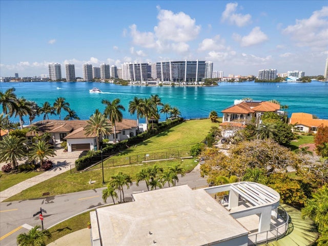 3 of 26 - 18800 N Bay Rd, Sunny Isles Beach, FL