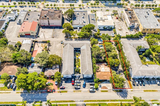 3 of 5 - 2500 Polk St, Hollywood, FL