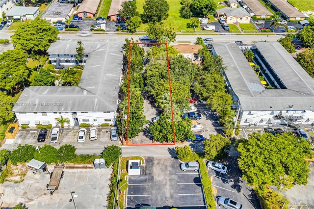 4 of 5 - 2500 Polk St, Hollywood, FL