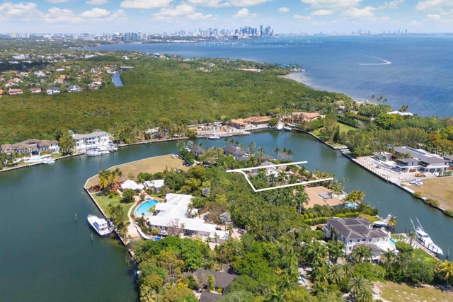 3 of 13 - 30 Leucadendra Dr, Coral Gables, FL