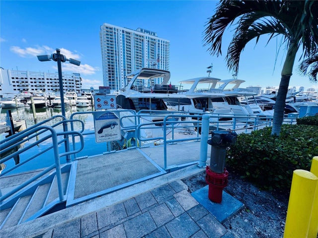2 of 27 - 17211 Biscayne Blvd, Boat Slip 15, North Miami Beach, FL