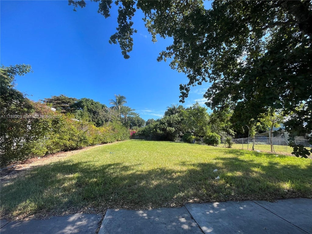 3049 Nw 5th Ave, Miami