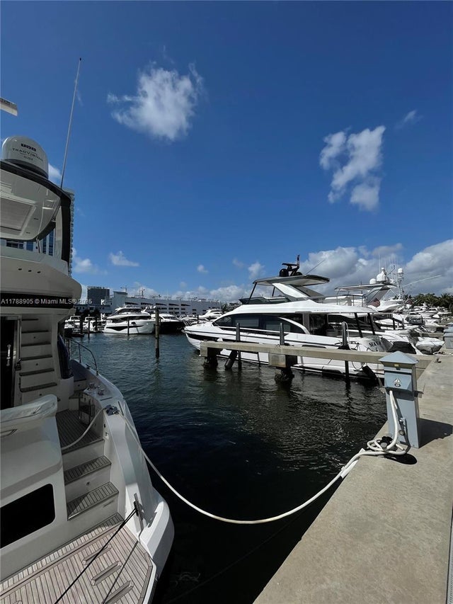 3 of 7 - 17211 Biscayne Blvd #100, North Miami Beach, FL