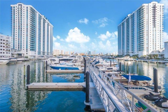 5 of 7 - 17211 Biscayne Blvd #100, North Miami Beach, FL