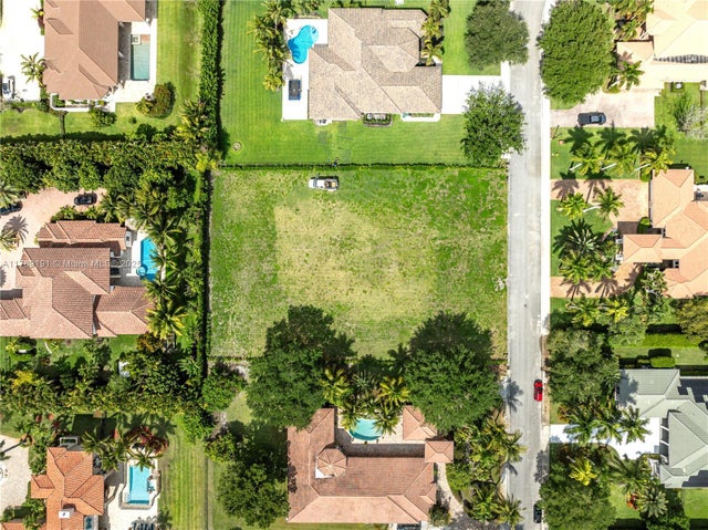 2 of 9 - 36 Sw Ct, Davie, FL
