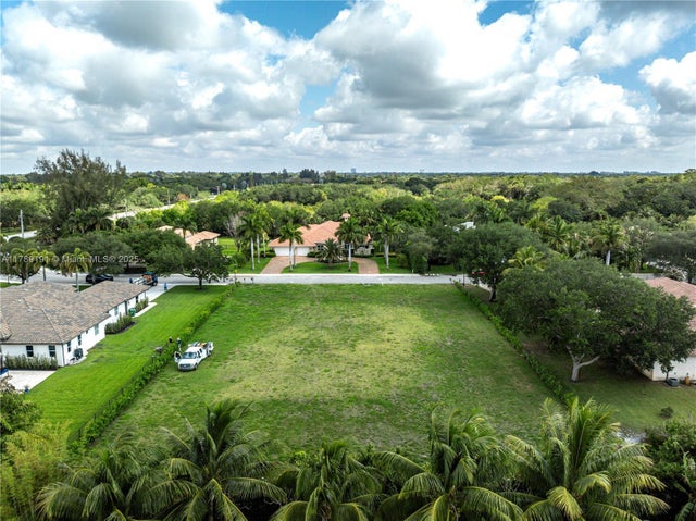 3 of 9 - 36 Sw Ct, Davie, FL