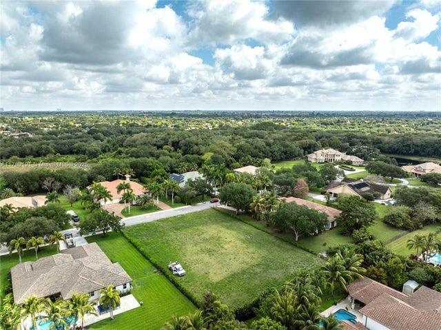 5 of 9 - 36 Sw Ct, Davie, FL