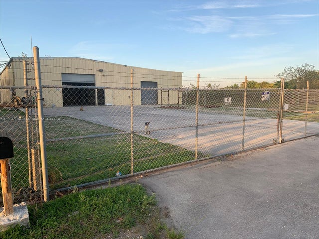 4 of 18 - 19700 Sw 188th St, Miami, FL