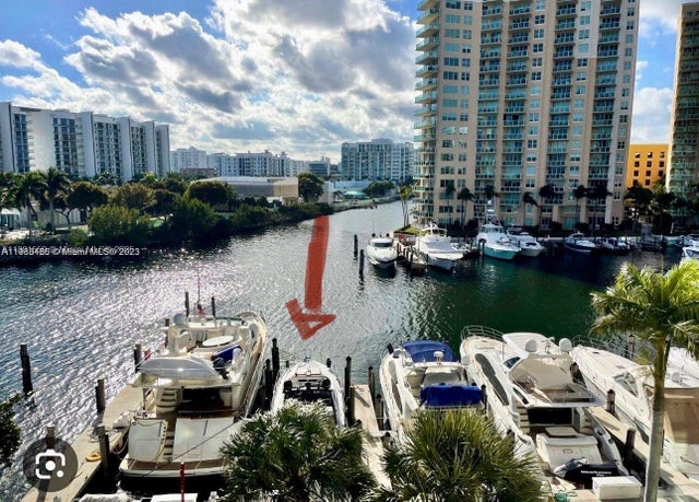 2 of 35 - 3370 Hidden Bay Dr, Aventura, FL