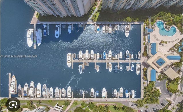 3 of 35 - 3370 Hidden Bay Dr, Aventura, FL
