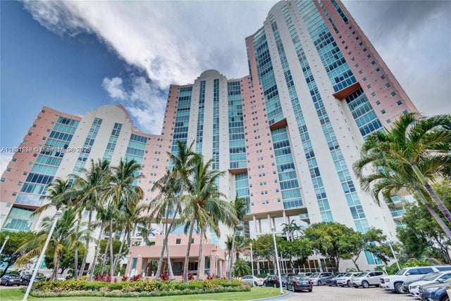 5 of 35 - 3370 Hidden Bay Dr, Aventura, FL