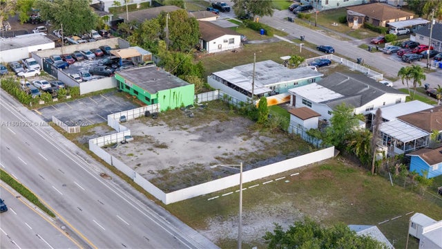 3 of 10 - 5231 Pembroke Rd, Hollywood, FL