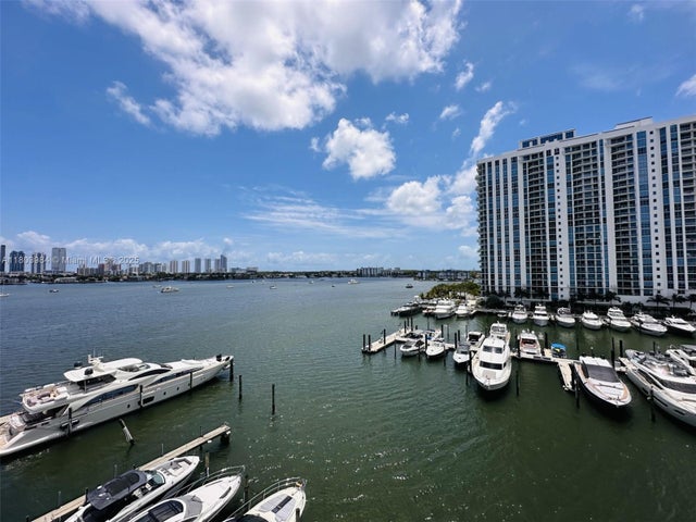 4 of 9 - 17211 Biscayne Blvd #013, Miami, FL