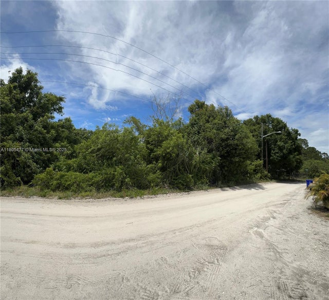 3 of 4 - 825 8th Ct, Vero Beach, FL
