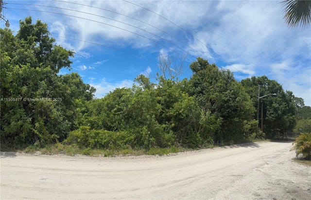 4 of 4 - 825 8th Ct, Vero Beach, FL