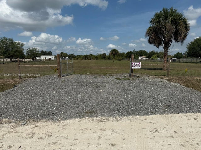 2 of 8 - 560 N Granja St, Clewiston, FL