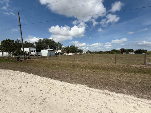 3 of 8 - 560 N Granja St, Clewiston, FL