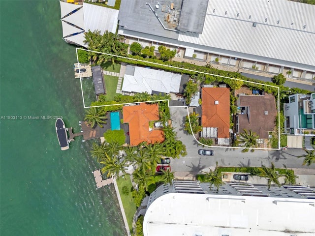 5 of 11 - 8-10 Century Ln, Miami Beach, FL