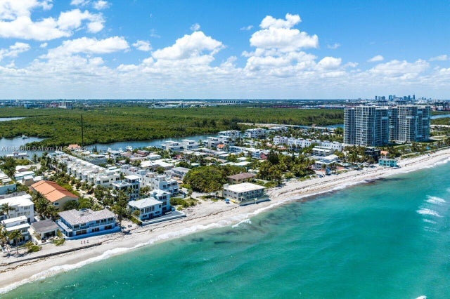 4 of 17 - 5515 N Surf Rd, Hollywood, FL