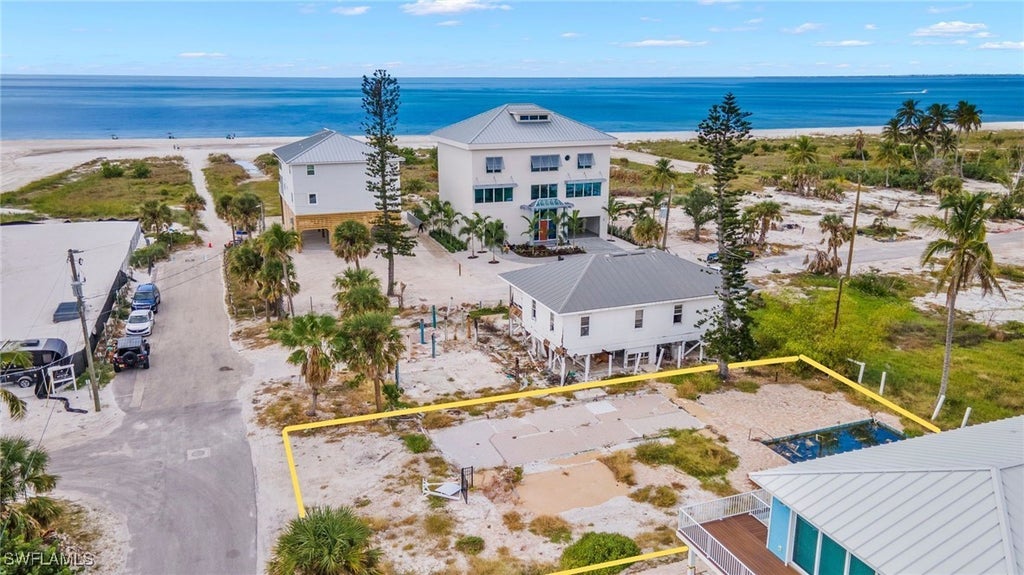 61 Flamingo St, Fort Myers Beach