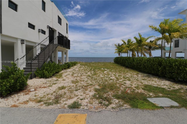 1 of 33 - 94825 Overseas Hwy #35, Key Largo, FL