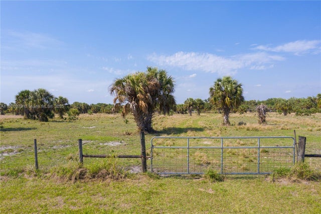 3 of 23 - 23631 Palm Beach Blvd, Other City - In The State Of Florida, FL