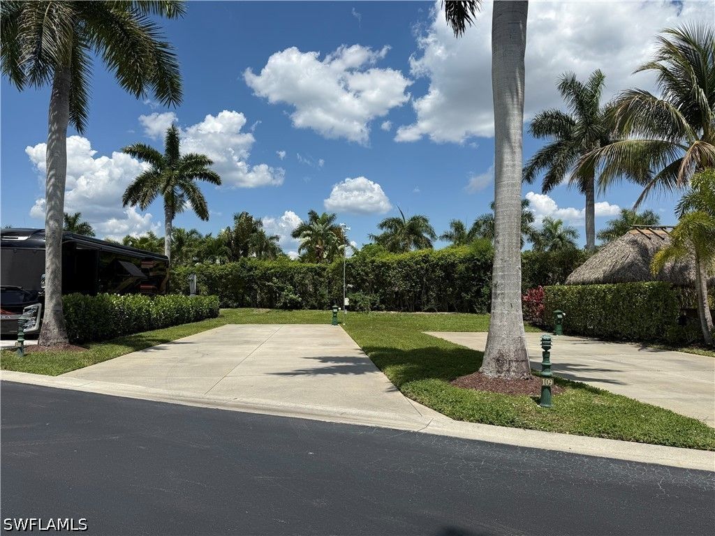 13594 Snapper Ln, Naples