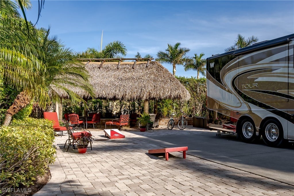 13606 Snapper Ln, Naples