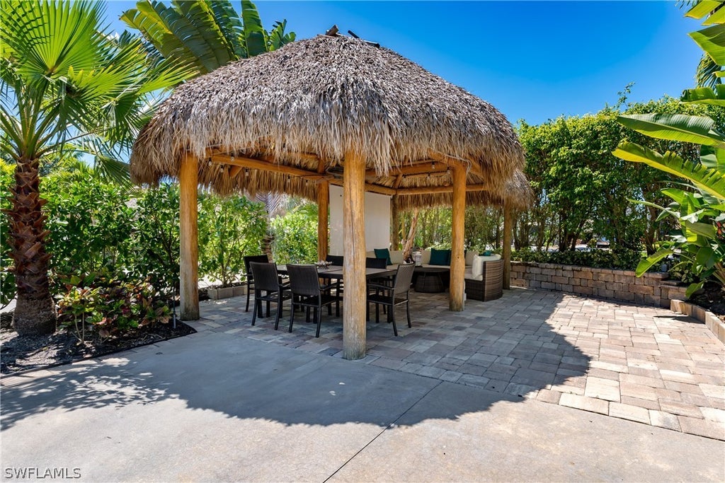 13584 Snook Cir, Naples