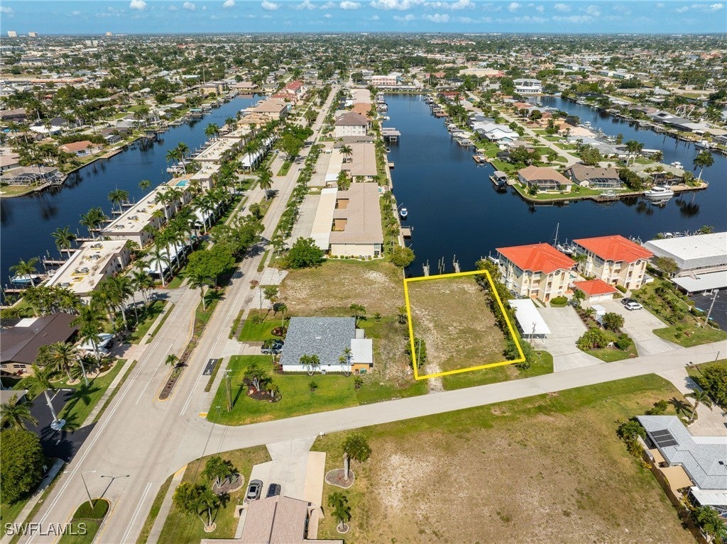 1751 Beach Pkwy, CAPE CORAL