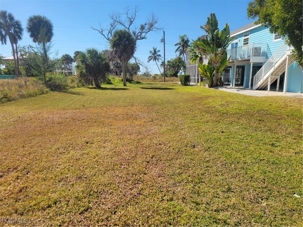 5840 Lauder St, FORT MYERS BEACH
