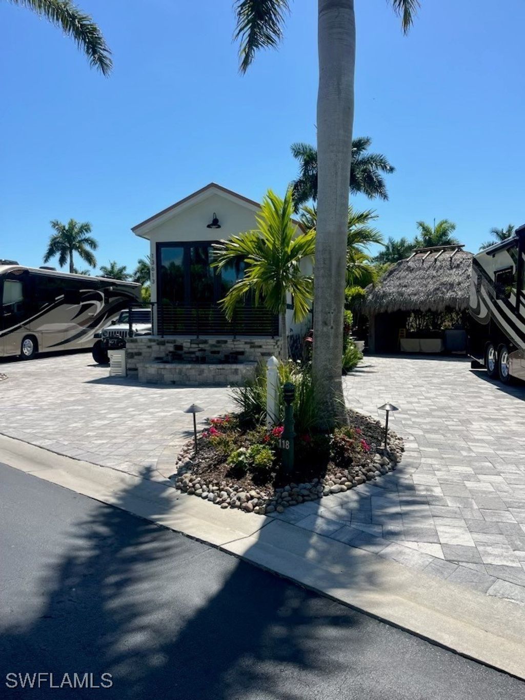 13613 Snapper Ln, Naples