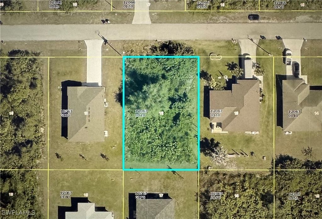 870 Chantilly St E, Lehigh Acres
