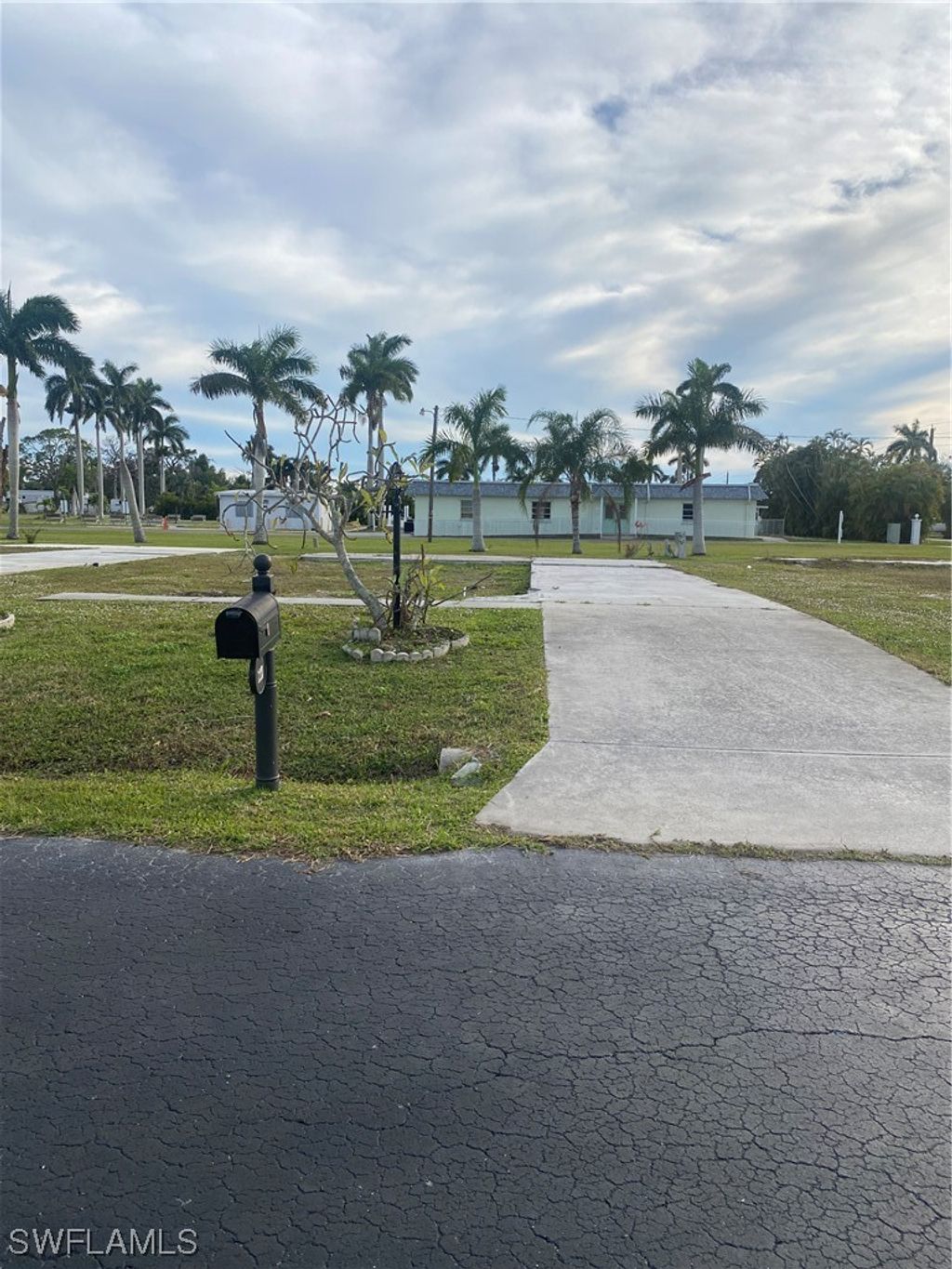 127 Raintree Ln, Fort Myers