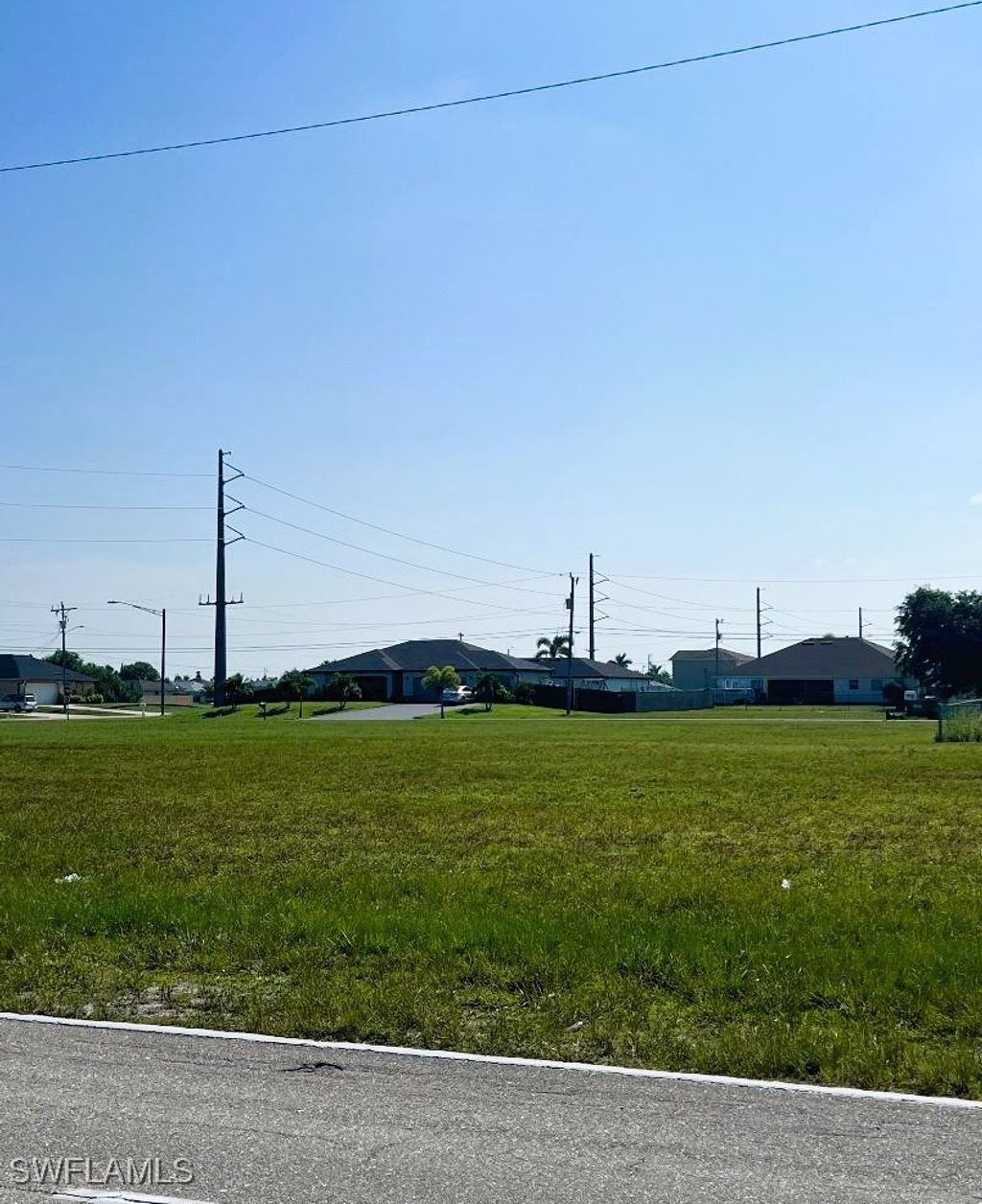 2713 Santa Barbara Blvd N, Cape Coral