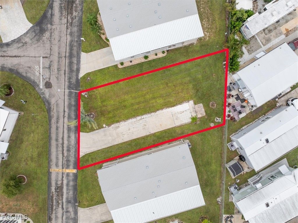 223 Derwent Blvd W, Fort Myers