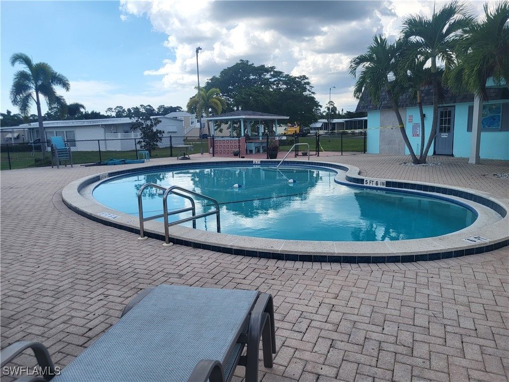 87 Middlesex Rd, FORT MYERS