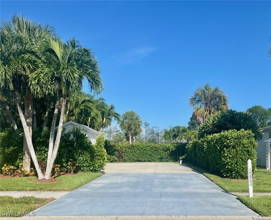 1021 Silver Lakes Blvd, NAPLES