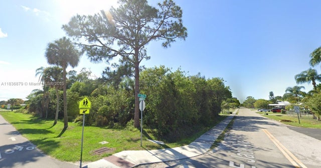 1 of 2 - 5120 Se Jack Ave, Stuart, FL