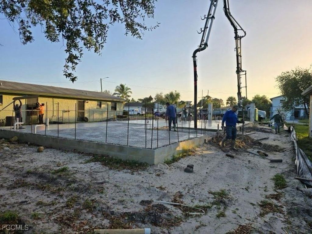2180 Towles St, FORT MYERS