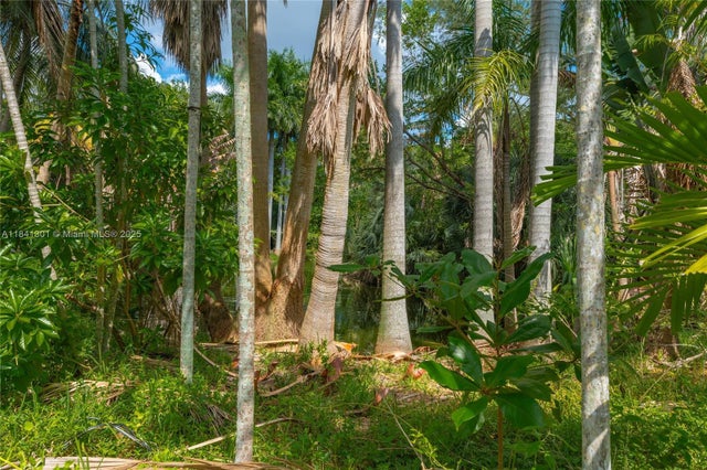 5 of 14 - 6415 Nw 1st Pl, Miami, FL