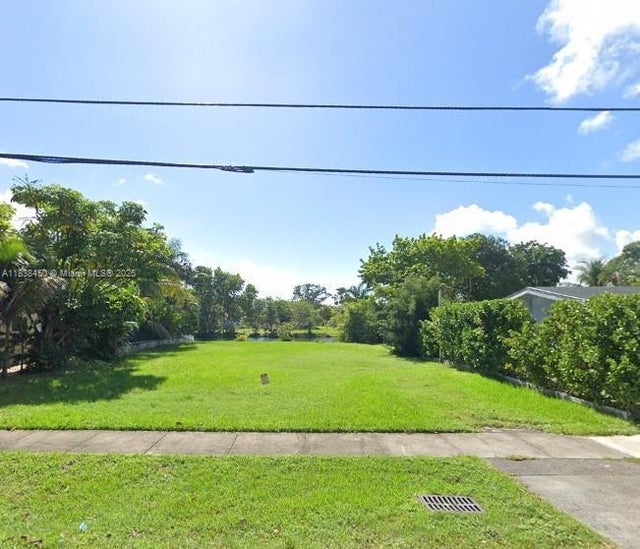 305 Sw 5th St, Hallandale Beach