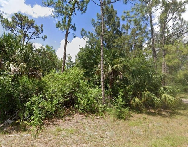 3 of 7 - 300 Ludlow Ave, Lehigh Acres, FL