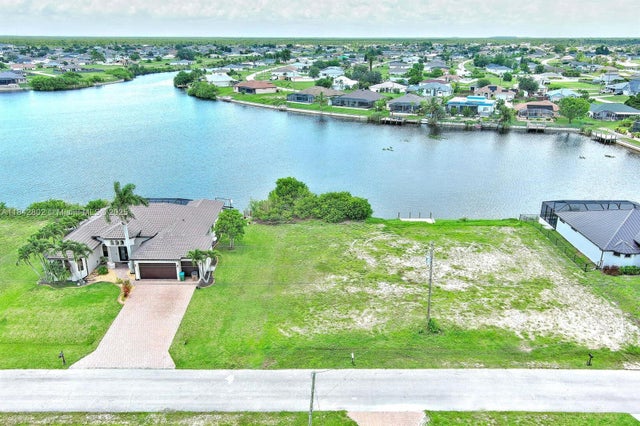 4 of 37 - 401 Nw 24th Ter, Cape Coral, FL
