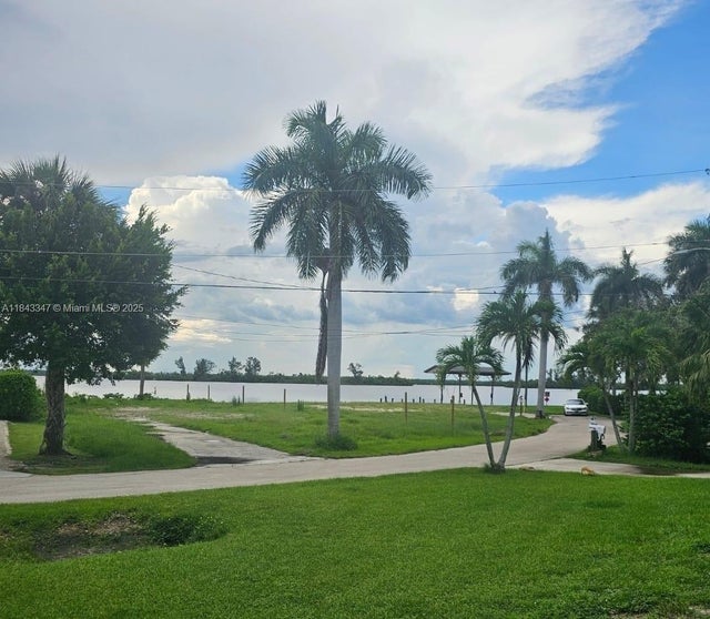 4 of 15 - 4567 E Riverside Dr, Fort Myers, FL