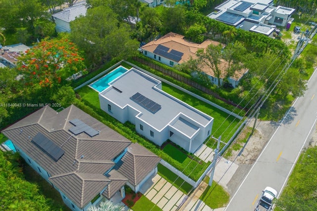 3 of 12 - 5975 Sw 80th St, South Miami, FL