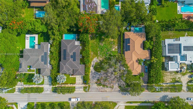 4 of 12 - 5975 Sw 80th St, South Miami, FL